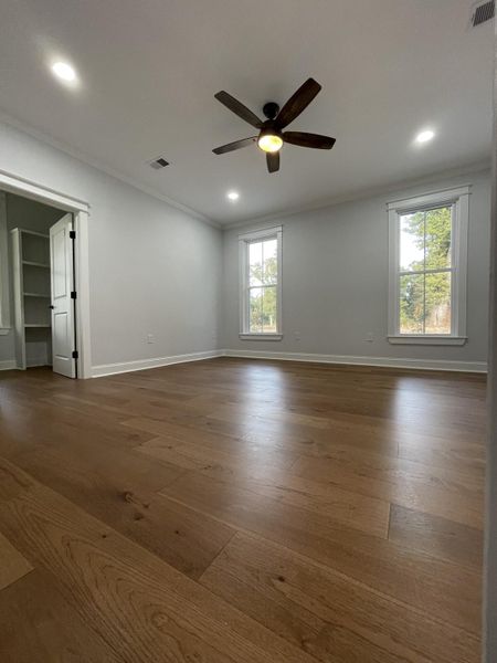 Spacious, unfurnished interior of a new home in , Summerton (Image 10).