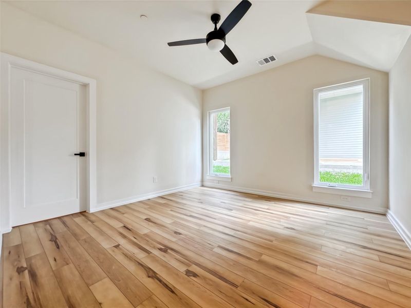 Spacious, unfurnished interior of a new home in , Austin (Image 16).