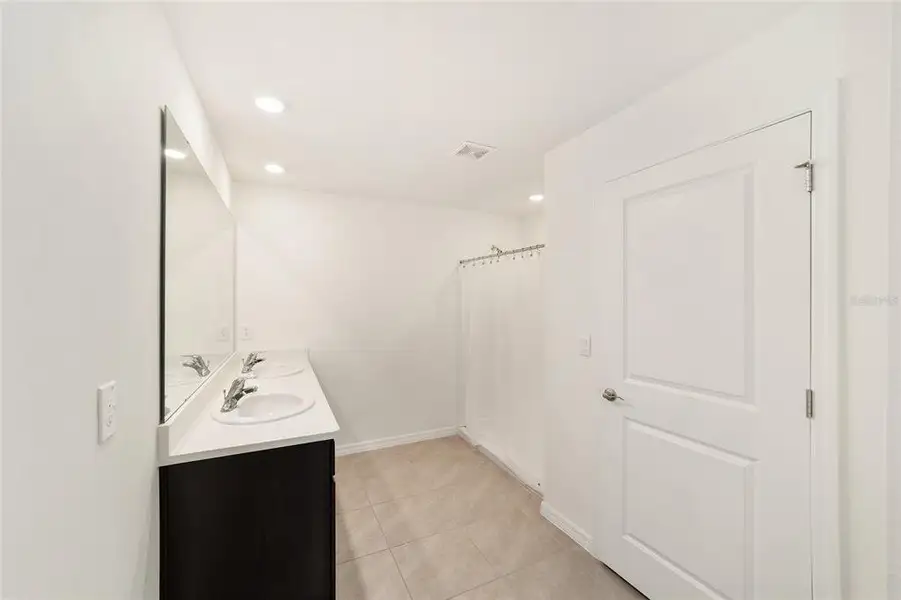 Furnished interior view inside a new home in Huntington Ridge, Ocala (Image 6).
