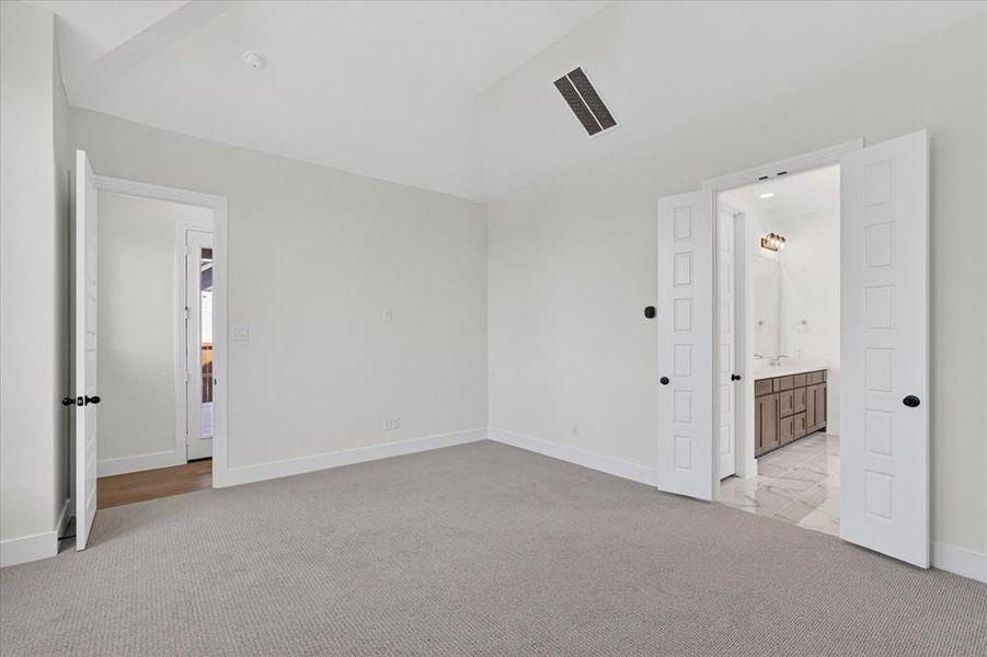 Spacious, unfurnished interior of a new home in Sandbrock Ranch, Aubrey (Image 17). Spacious, unfurnished interior of a new home in Sandbrock Ranch, Aubrey (Image 17).