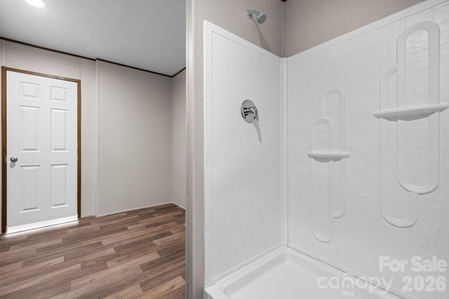 Spacious, unfurnished interior of a new home in , Maiden (Image 10).