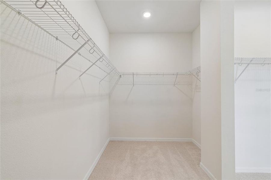 Spacious, unfurnished interior of a new home in Eastlyn, Bradenton (Image 17).