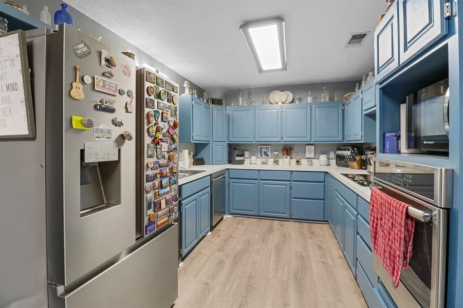 Furnished interior view inside a new home in , Santa Anna (Image 22).