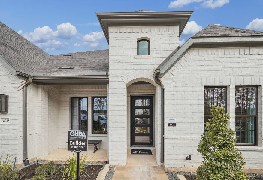 Plan 5039 Porch - Staged - 3 of 23