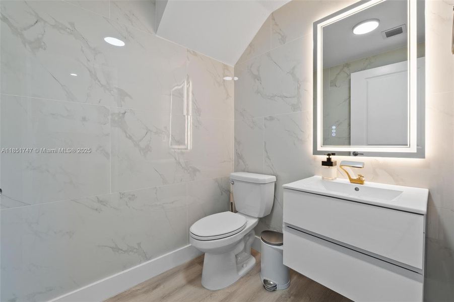 Medio Bano Primer Piso