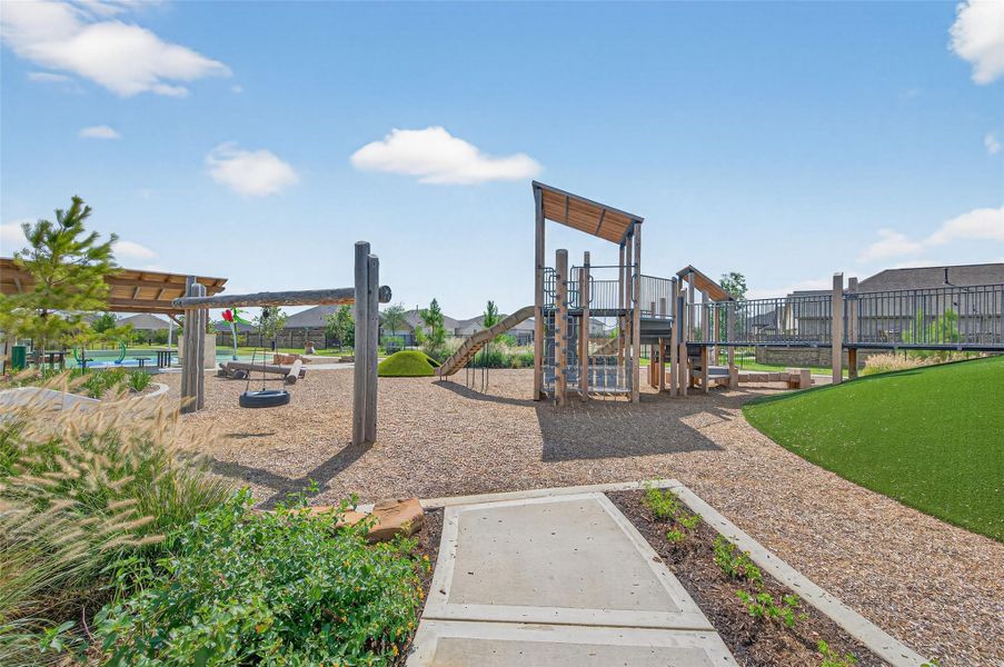 Community amenities in Cypress Green, Hockley (Image 44).