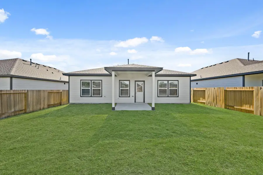 Exterior details and patio area of a home in Magnolia Springs, Montgomery (Image 3).