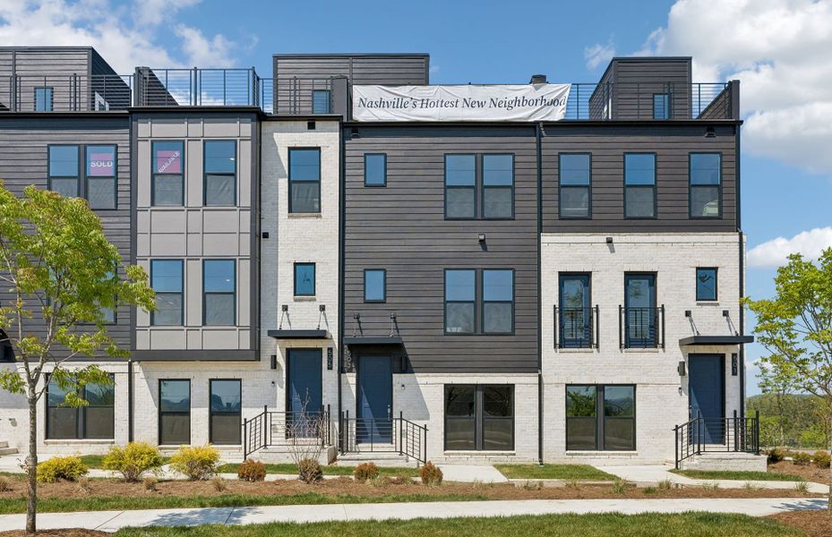 Condo located in Nashville, TN showcasing its design and architecture (Image 6).