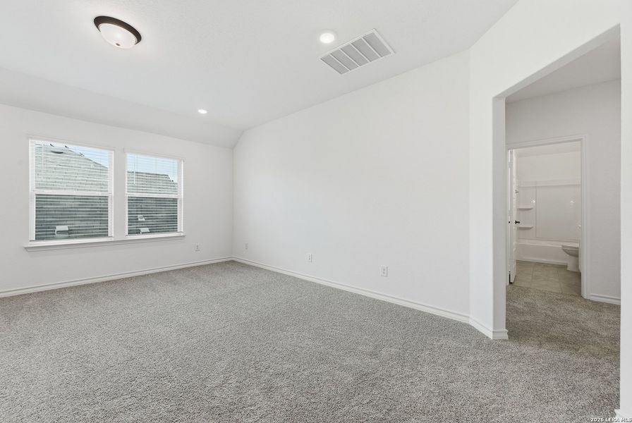 Spacious, unfurnished interior of a new home in Horizon Ridge, San Antonio (Image 20).
