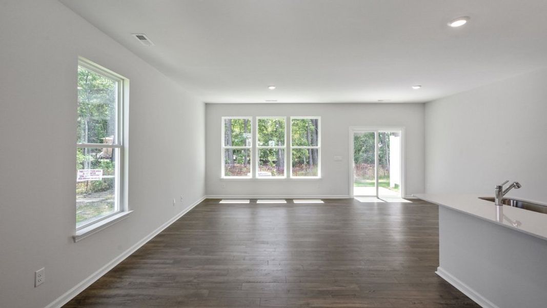 Spacious, unfurnished interior of a new home in Copper Run South, Durham (Image 14).