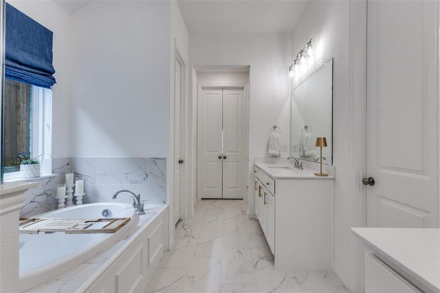 Furnished interior view inside a new home in Reunion 60s, Rhome (Image 24).