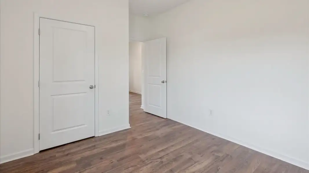 Spacious, unfurnished interior of a new home in Catlett Cove, Knoxville (Image 25).