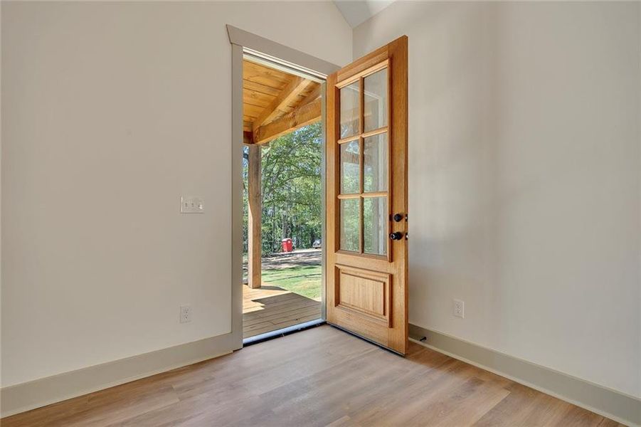 Spacious, unfurnished interior of a new home in , Silver Creek (Image 27).