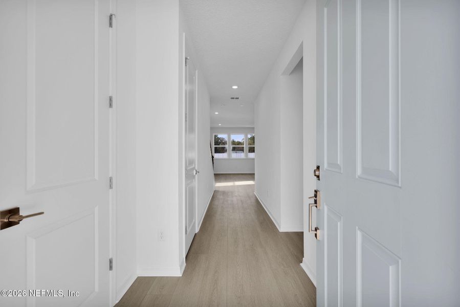 Spacious, unfurnished interior of a new home in Murray Farms, Middleburg (Image 15).