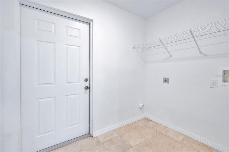 Spacious, unfurnished interior of a new home in , Lake Wales (Image 29).