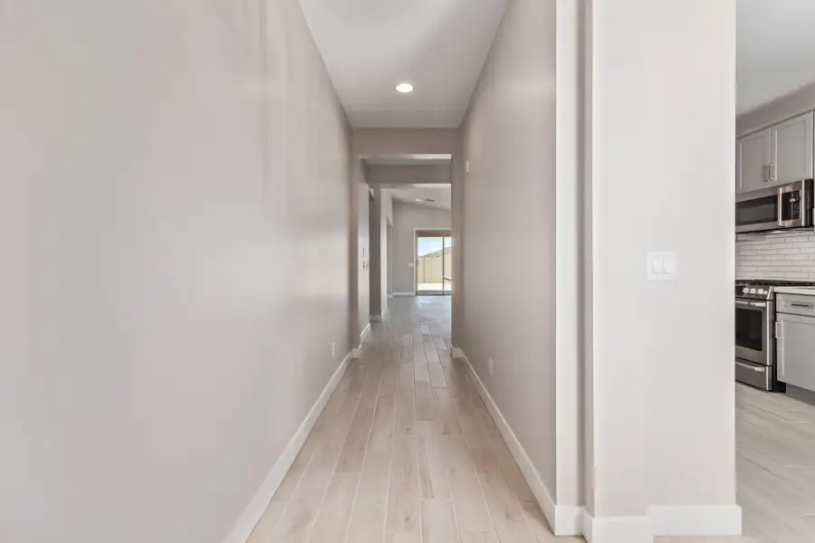 Spacious, unfurnished interior of a new home in Estrella, Goodyear (Image 10).