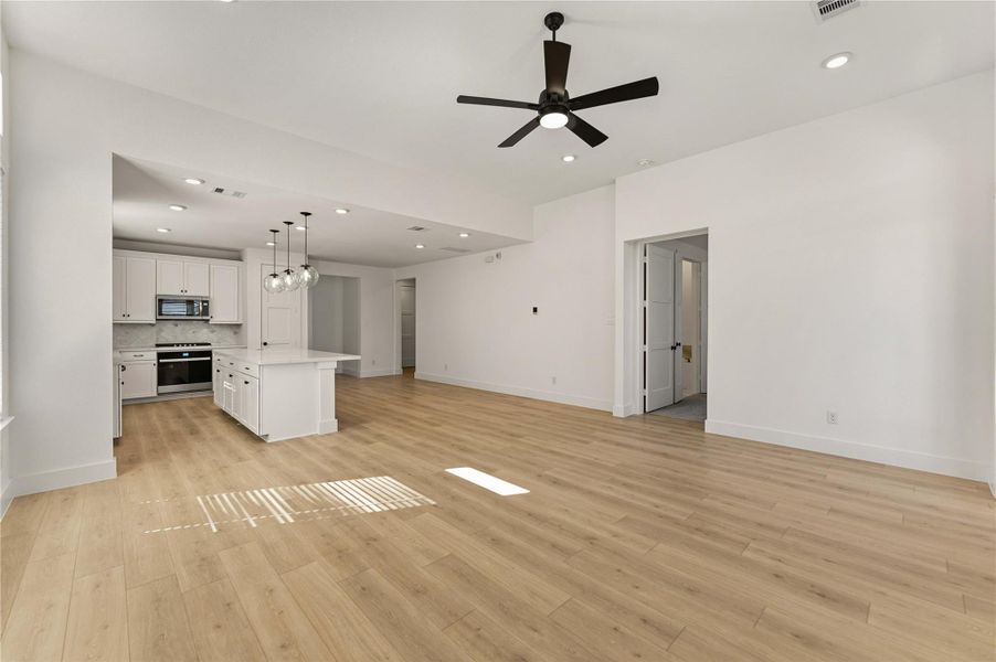 Spacious, unfurnished interior of a new home in Jordan Ranch, Katy (Image 18). Spacious, unfurnished interior of a new home in Jordan Ranch, Katy (Image 18).