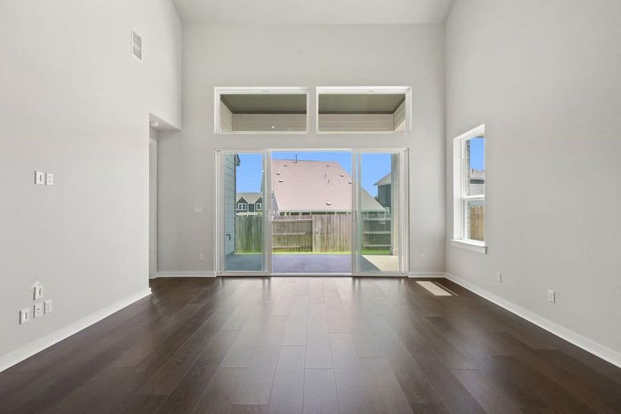 Spacious, unfurnished interior of a new home in Lariat, Liberty Hill (Image 31).