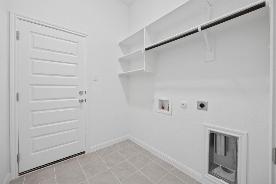 Spacious, unfurnished interior of a new home in Trinity Ranch, Elgin (Image 22).