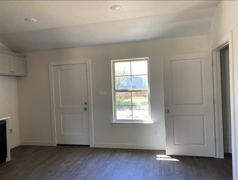 Spacious, unfurnished interior of a new home in , Bridgeport (Image 11).