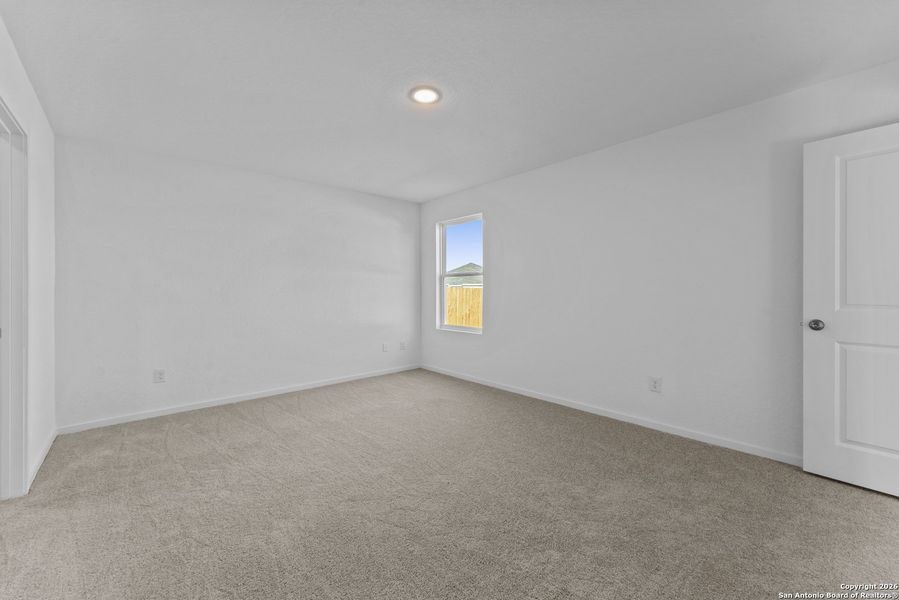 Spacious, unfurnished interior of a new home in Friendship Oaks, Fredericksburg (Image 26).