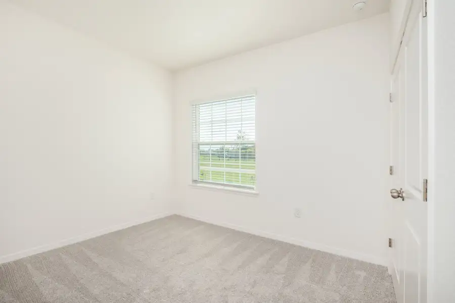 Representative unfurnished interior of a home built from the Clearwater by Maronda Homes in Vero Lake Estates, Vero Beach (Image 22).