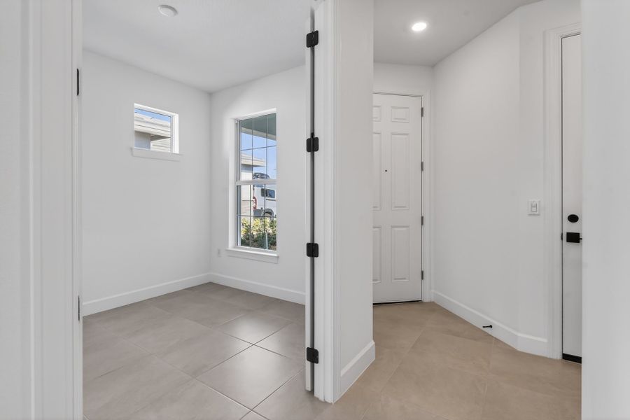 Spacious, unfurnished interior of a new home in Costa Pointe, Vero Beach (Image 41).