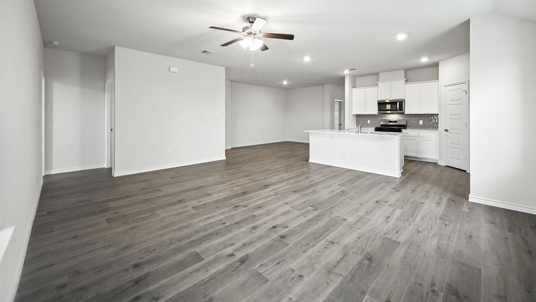 Spacious, unfurnished interior of a new home in Lilybrooke at Legacy Hills, Celina (Image 8).