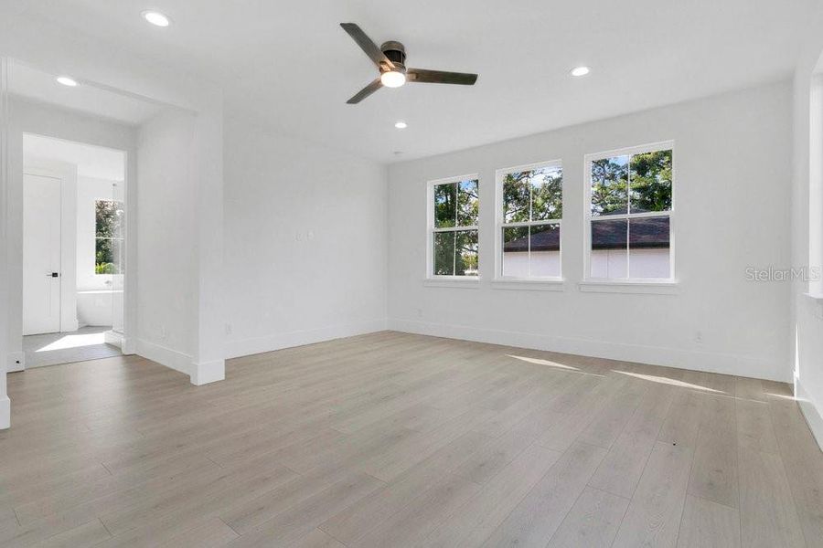 Spacious, unfurnished interior of a new home in , Orlando (Image 41).