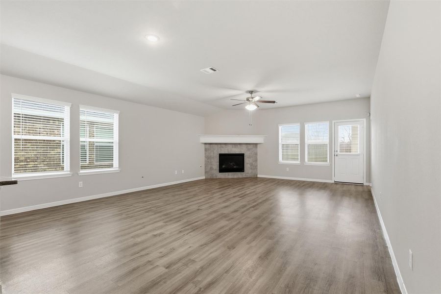 Spacious, unfurnished interior of a new home in , Baytown (Image 15).