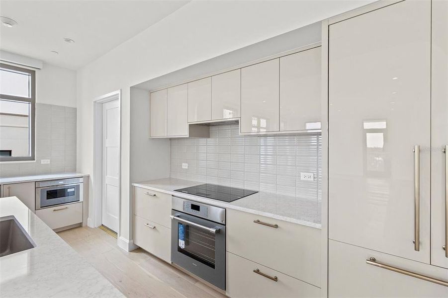 Deluxe Chef's Kitchen Deluxe Chef's Kitchen