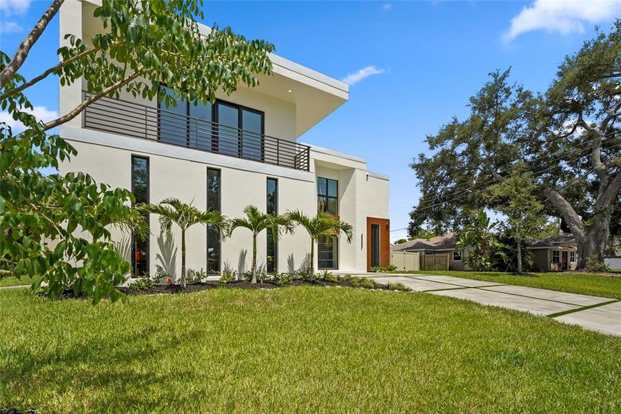 Exterior details and patio area of a home in , Sarasota (Image 44).
