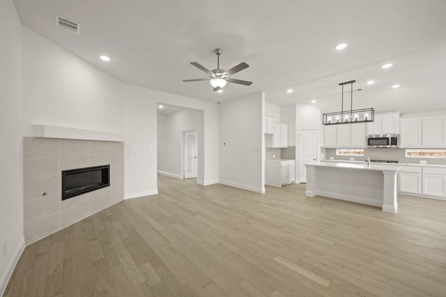 Spacious, unfurnished interior of a new home in Timberbrook, Justin (Image 11).