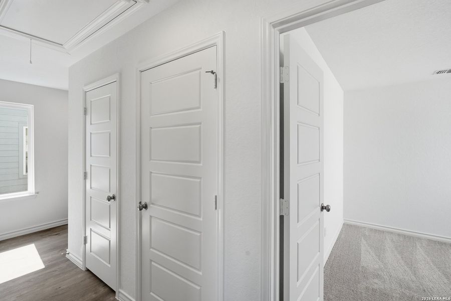 Spacious, unfurnished interior of a new home in Vista Real, Converse (Image 31).