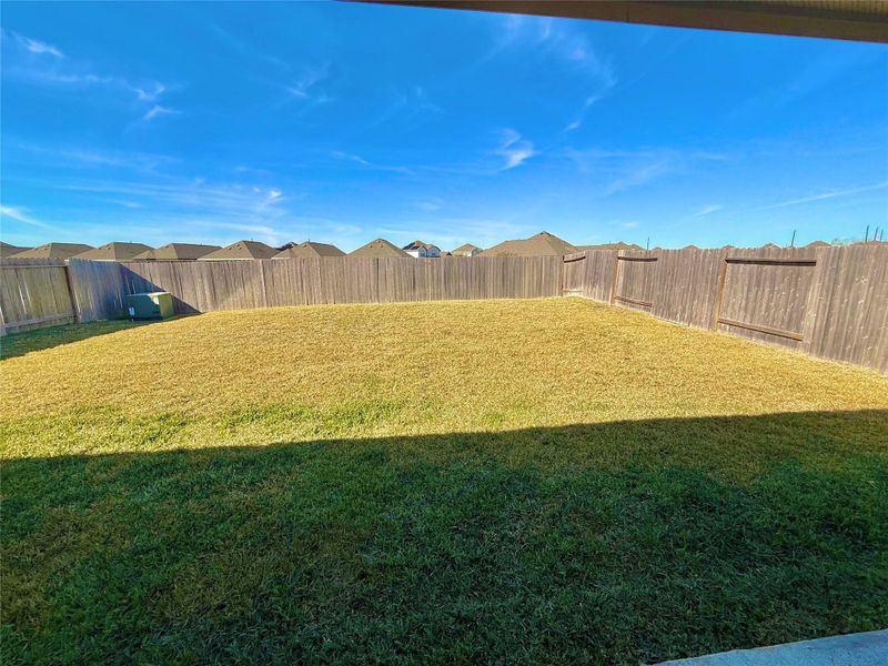 Exterior details and patio area of a home in Charleston Heights, Rosharon (Image 15).