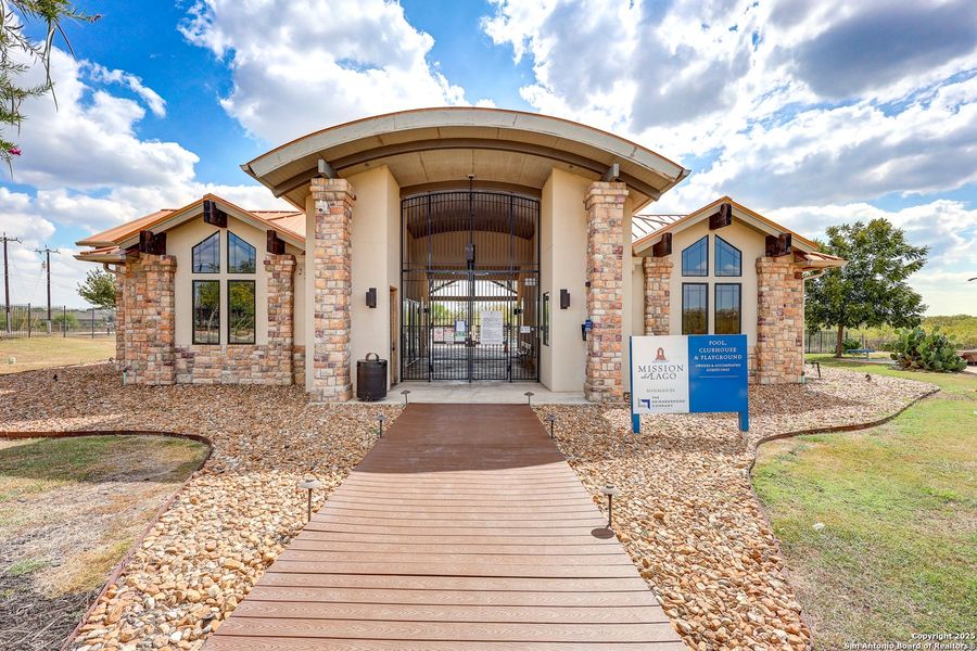 Exterior details and patio area of a home in , San Antonio (Image 21).