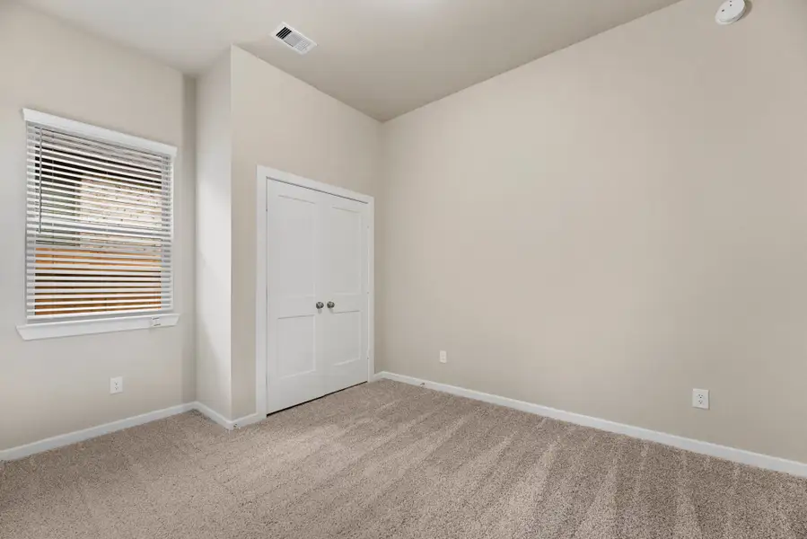 Spacious, unfurnished interior of a new home in Wood Leaf Reserve, Tomball (Image 13).