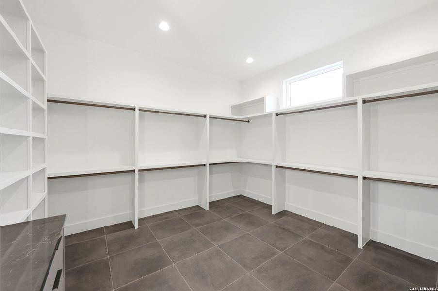 Spacious, unfurnished interior of a new home in , San Antonio (Image 77).