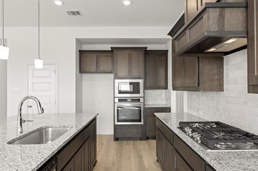 11_12. 506 Fort Davis - Kitchen (3)