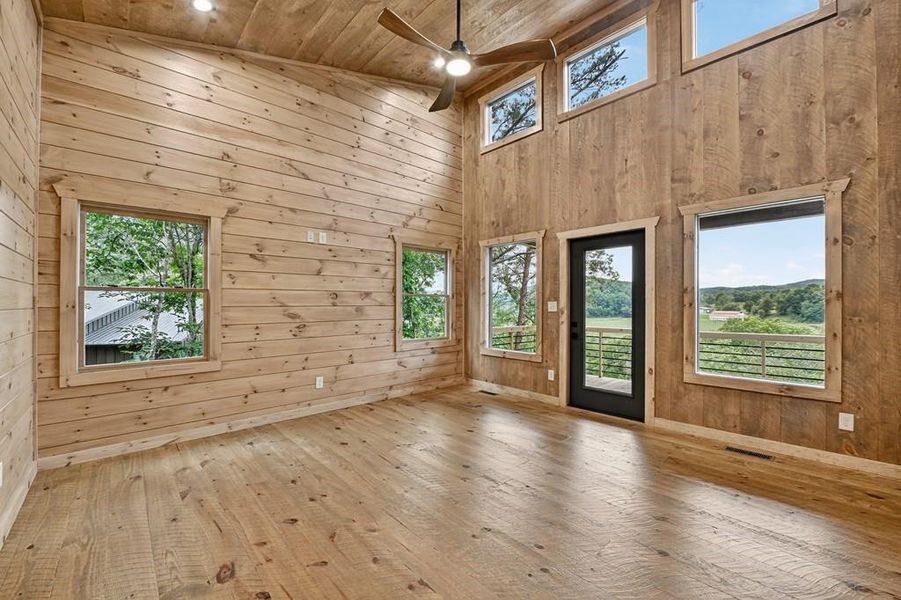 Spacious, unfurnished interior of a new home in , Blue Ridge (Image 18).