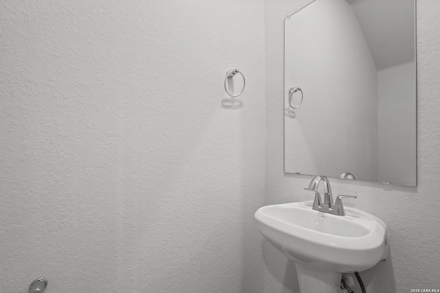 Close-up of interior finishes inside a home in Senna, Leon Valley (Image 11).