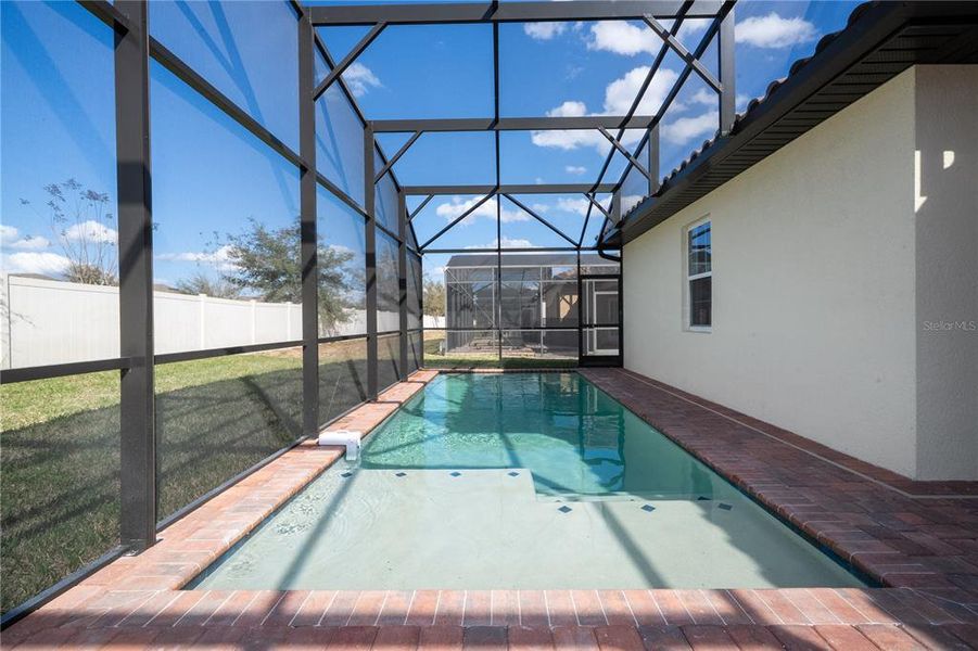 Exterior details and patio area of a home in , Haines City (Image 3).