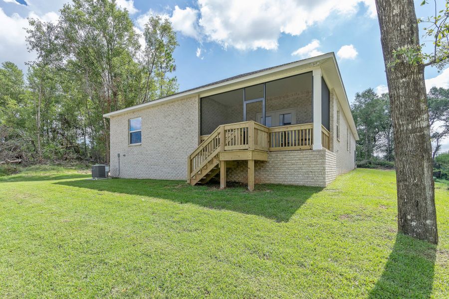 Representative exterior details of a home built from the Miramar by Maronda Homes in Villa Pass, Groveland (Image 21).
