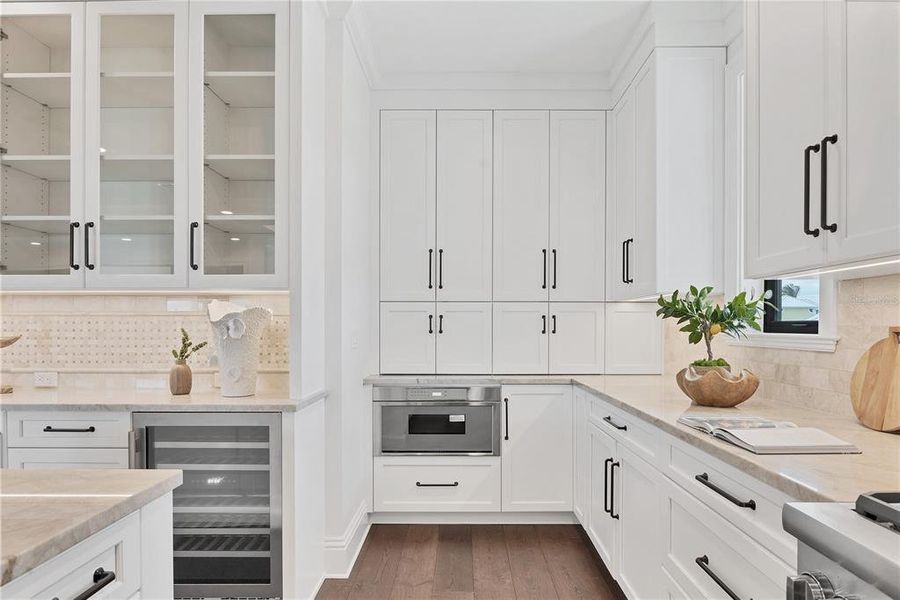 Furnished interior view inside a new home in , Boca Grande (Image 50).
