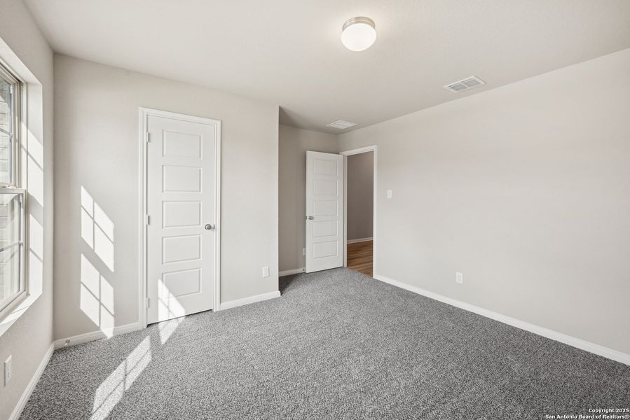 Spacious, unfurnished interior of a new home in Greenspoint Heights, Seguin (Image 38).