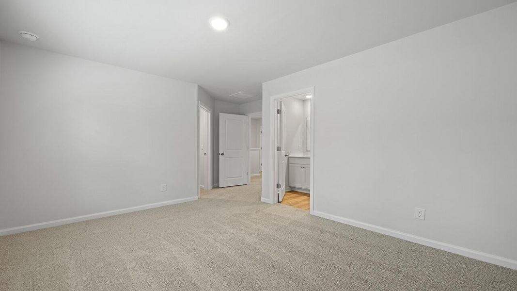 Spacious, unfurnished interior of a new home in Garbon Fields, Summerville (Image 17).