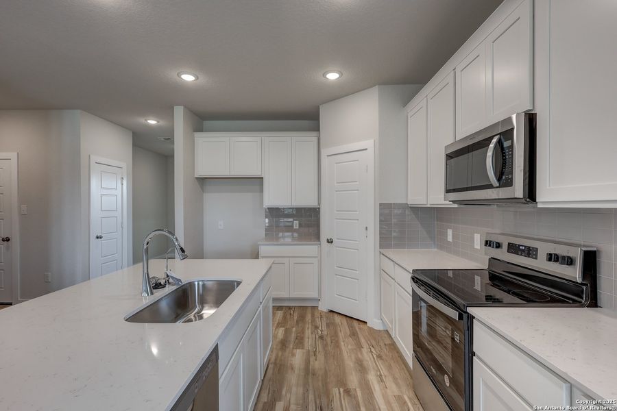 Furnished interior view inside a new home in Cinco Lakes, San Antonio (Image 13).