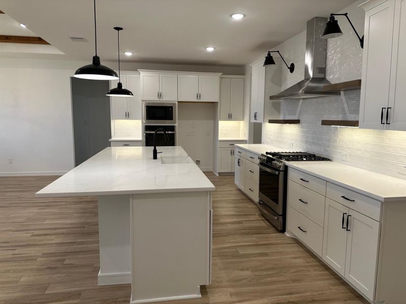 Plenty of counter and cabinet space Plenty of counter and cabinet space