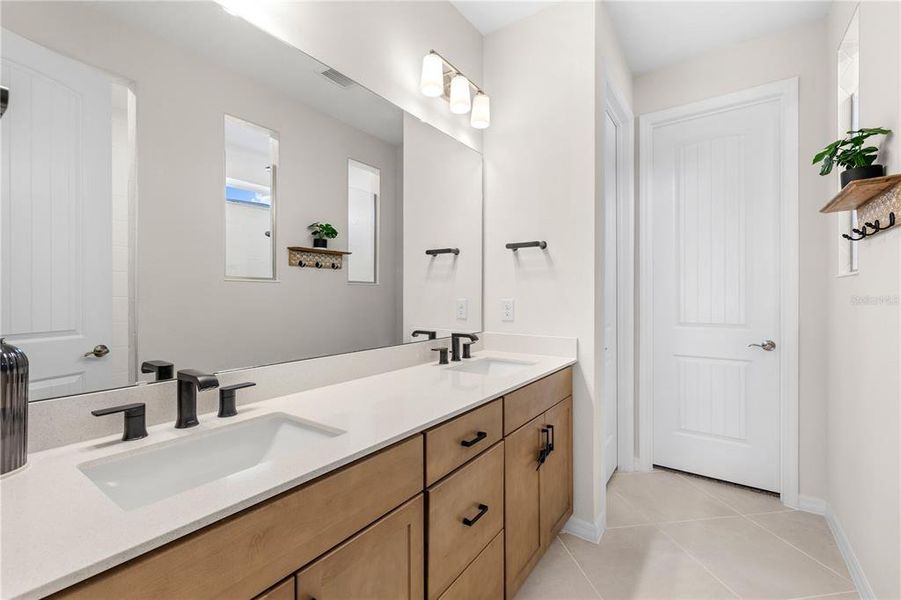 Furnished interior view inside a new home in , Mount Dora (Image 31).
