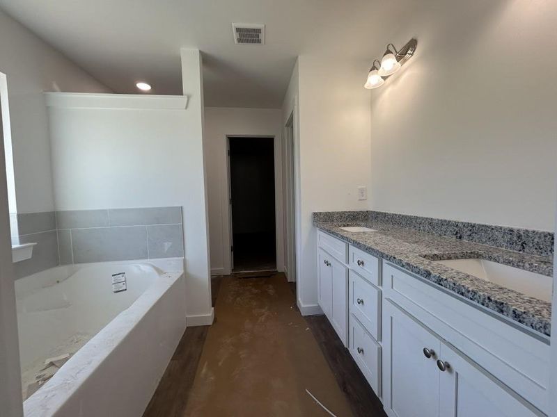 Image 21 of a home in Red Bird Manor.